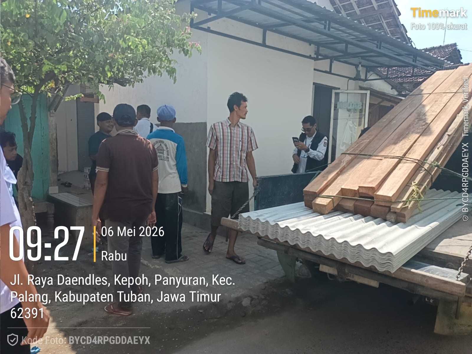 Sinergi Bantuan untuk Warga Panyuran Pasca Musibah Rumah Roboh
